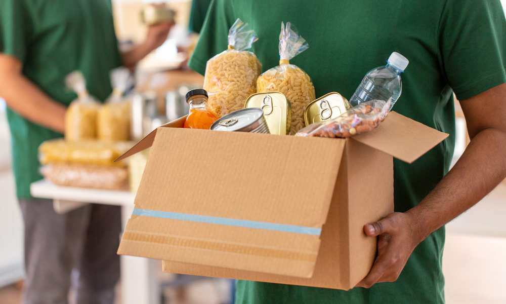 Supporto alle persone e ai nuclei familiari in condizioni di difficolt� socio-economica che non risultino gi� beneficiari di altri interventi di distribuzione di pacchi alimentari